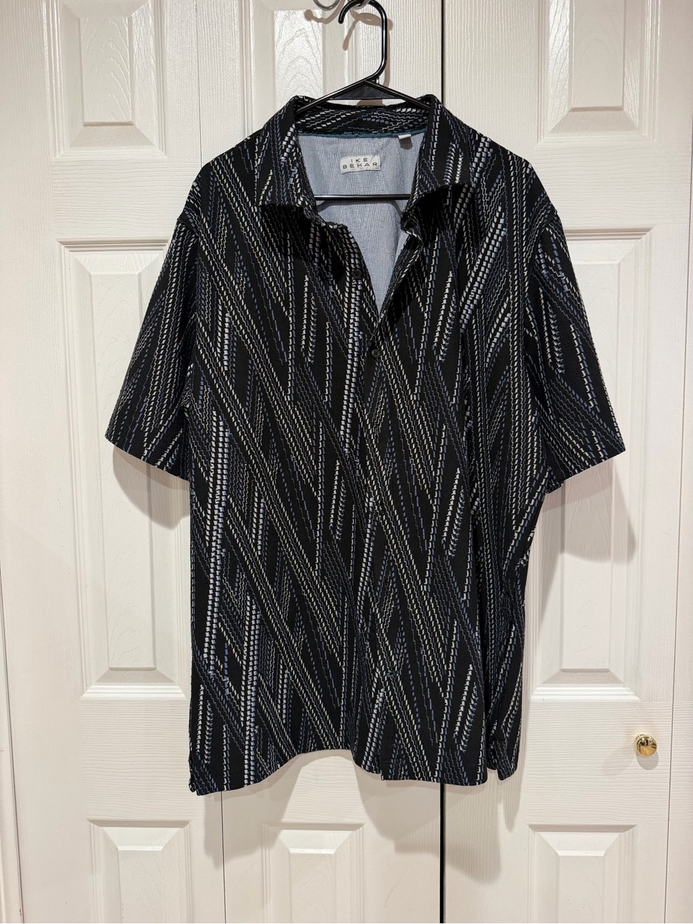 Ike Behar Black Short-Sleeve Diagonal Pattern Shirt